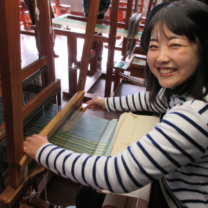 Ina Tsumugi Pongee weaving experience at a local workshop